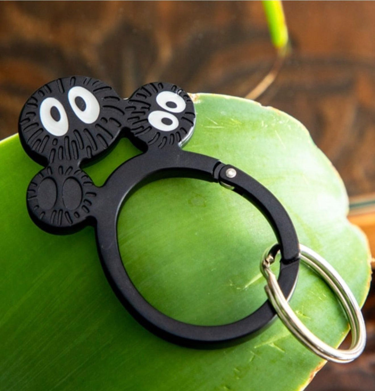 日本 吉卜力 x GBL 聯名推出|卡西法 黑貓吉吉 龍貓 紅豬 登山扣 - 富士通販