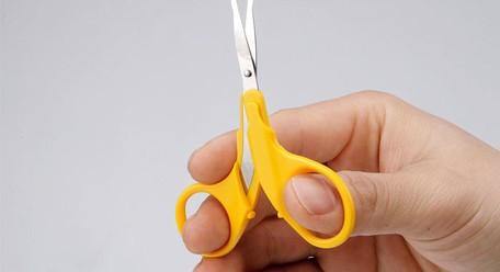 日本兒童安全指甲剪刀|嬰幼兒指甲剪帶帽剪刀、鼻毛剪 - 富士通販