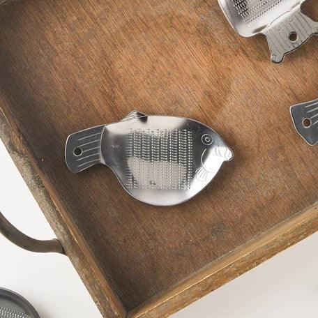 日本製造 大蒜生薑磨泥器 魚 烏賊 河豚 煎鍋造型|磨蒜泥 磨薑器 副食品磨泥器 - 富士通販