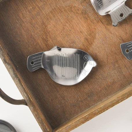 日本製造 大蒜生薑磨泥器 魚 烏賊 河豚 煎鍋造型|磨蒜泥 磨薑器 副食品磨泥器 - 富士通販