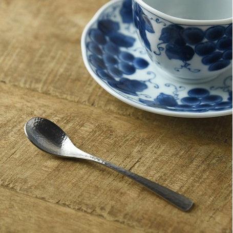 日本製 燕三條 不鏽鋼銀鱗咖啡湯匙|小湯匙 鎚目 高質感霧面 職人手感 - 富士通販