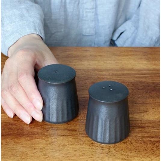 日本製 美濃燒 簡約 三孔陶瓷調味罐|胡椒罐 鹽罐 - 富士通販