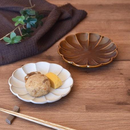 日本製 美濃燒菊花盤子 白色|小菜盤 水果盤 點心盤 - 富士通販