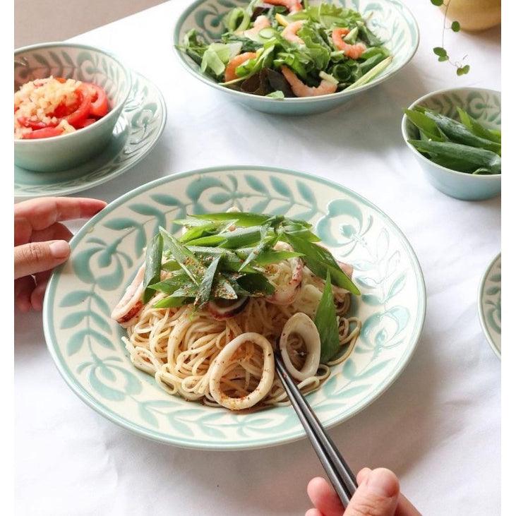 日本製 浮雕淺綠花鈴餐盤|前菜 點心 甜點 麵包 沙拉 - 富士通販