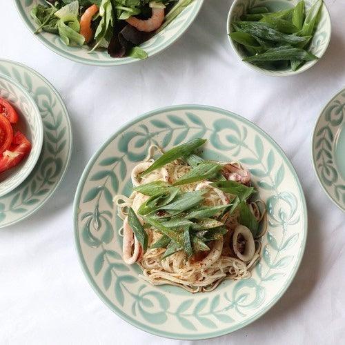 日本製 浮雕淺綠花鈴餐盤|前菜 點心 甜點 麵包 沙拉 - 富士通販