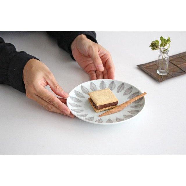 日本製 波佐見燒 雛菊花瓣 餐盤|共兩色 - 富士通販