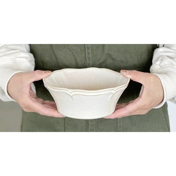 日本製 美濃燒 白瓷花瓣 陶瓷深碗|大容量 沙拉 水果 湯品 - 富士通販