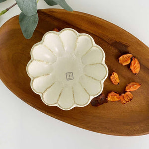 日本製 六魯 白色粉引輪花碗 12CM｜白色碗 陶瓷餐盤 造型碗 - 富士通販