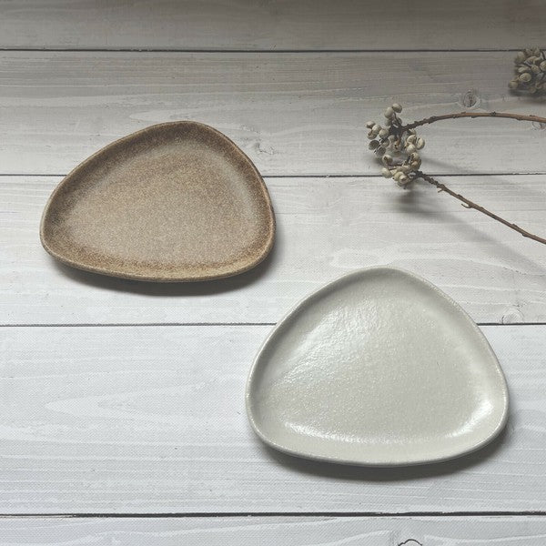 日本製 美濃燒 伊賀斑點三角皿 | 陶瓷三角皿 三角盤 小盤子 碟子 小菜碟 調味碟 飾品盤 收納盤