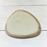 日本製 美濃燒 伊賀斑點三角皿 | 陶瓷三角皿 三角盤 小盤子 碟子 小菜碟 調味碟 飾品盤 收納盤