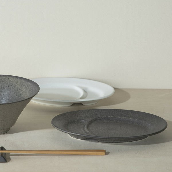 日本製 陶瓷分隔盤 可放醬料 | 餃子盤 分隔餐盤 橢圓分隔盤 生魚片 日式餐盤 醬料盤