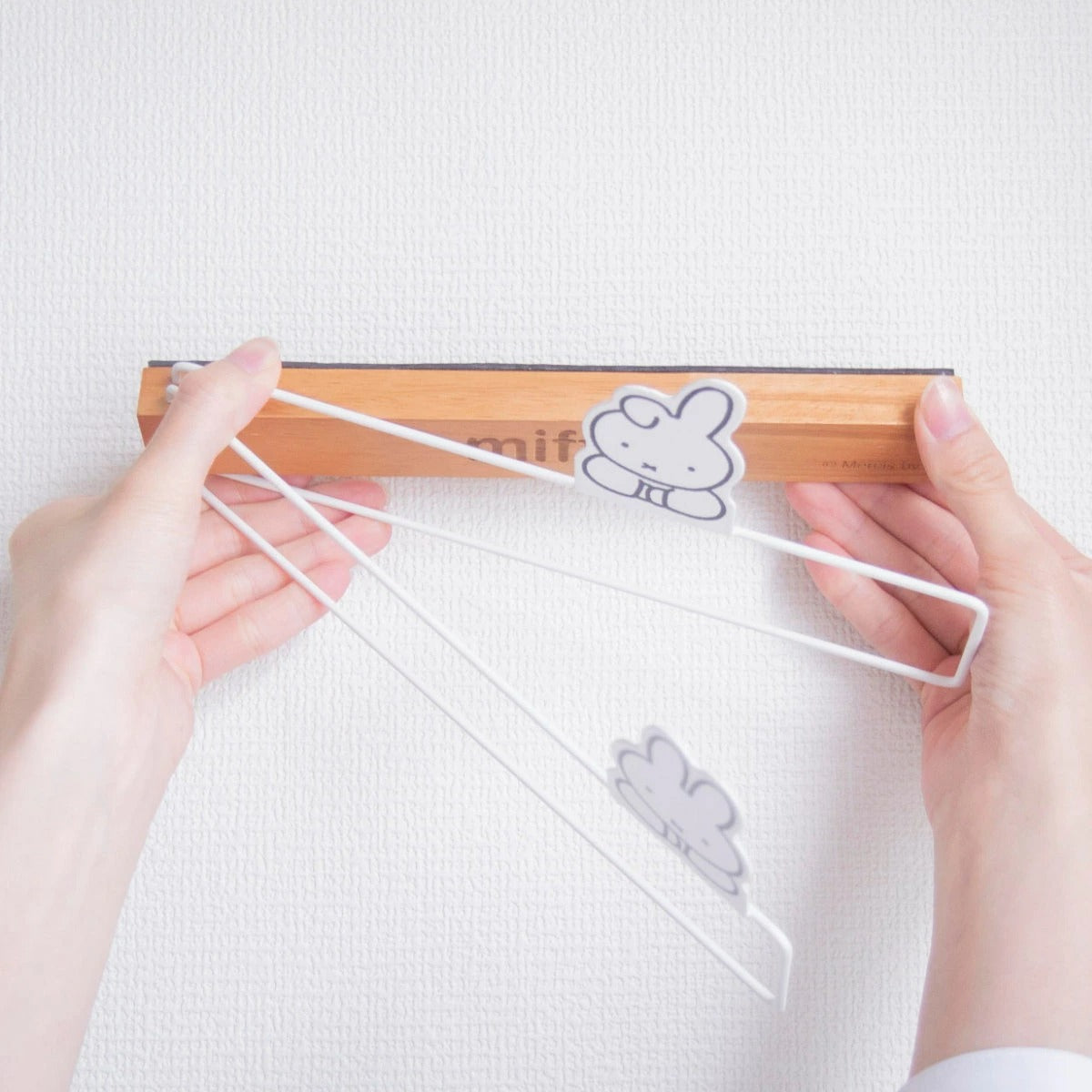 日本 miffy 米飛兔 磁吸折疊擦手巾毛巾掛架｜可折疊 廚房吊掛架 毛巾架 抹布架