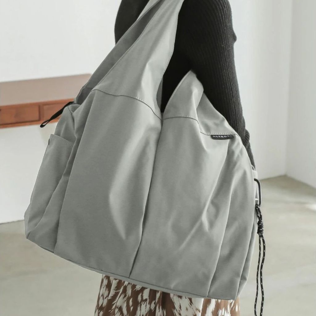 日本 最新 ALTROSE 超容量13L輕盈機能托特包 | 側背包 媽媽包 購物包 旅行包 托特包