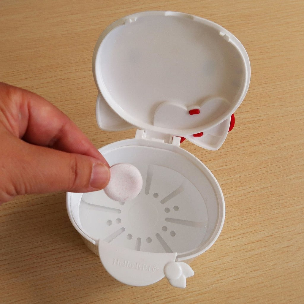 日本製 Hello Kitty 假牙/隱適美/維持器浸泡清潔盒 | 透明牙套 牙套盒 牙齒收納盒