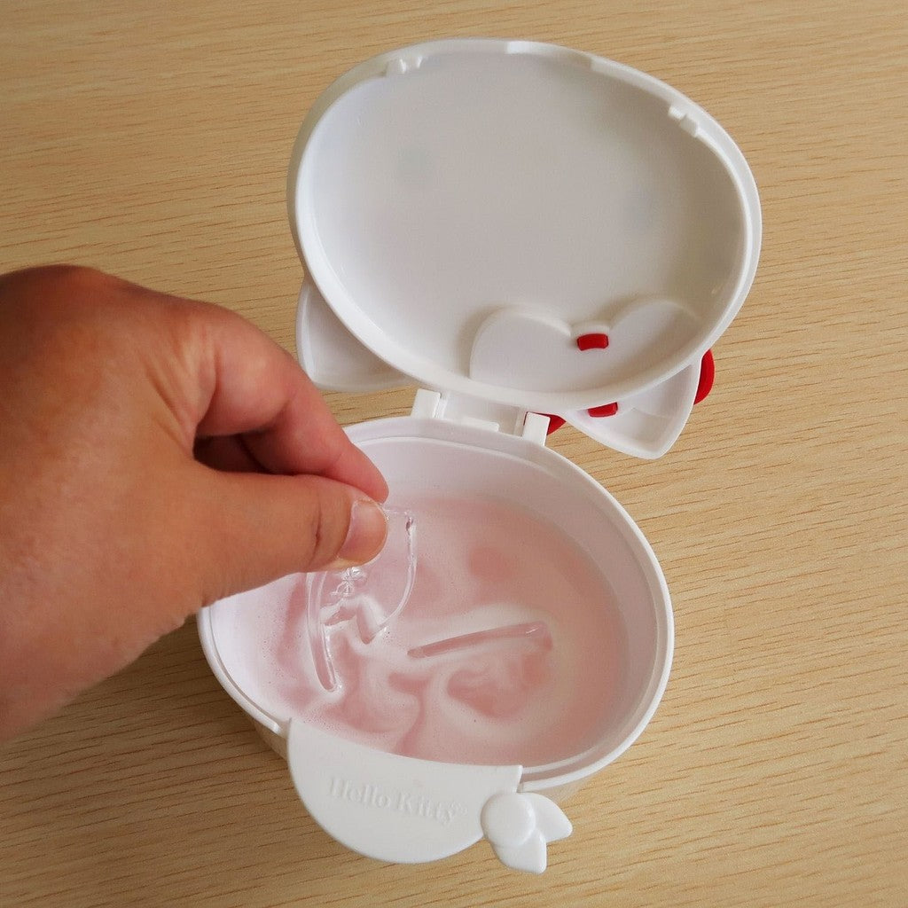 日本製 Hello Kitty 假牙/隱適美/維持器浸泡清潔盒 | 透明牙套 牙套盒 牙齒收納盒