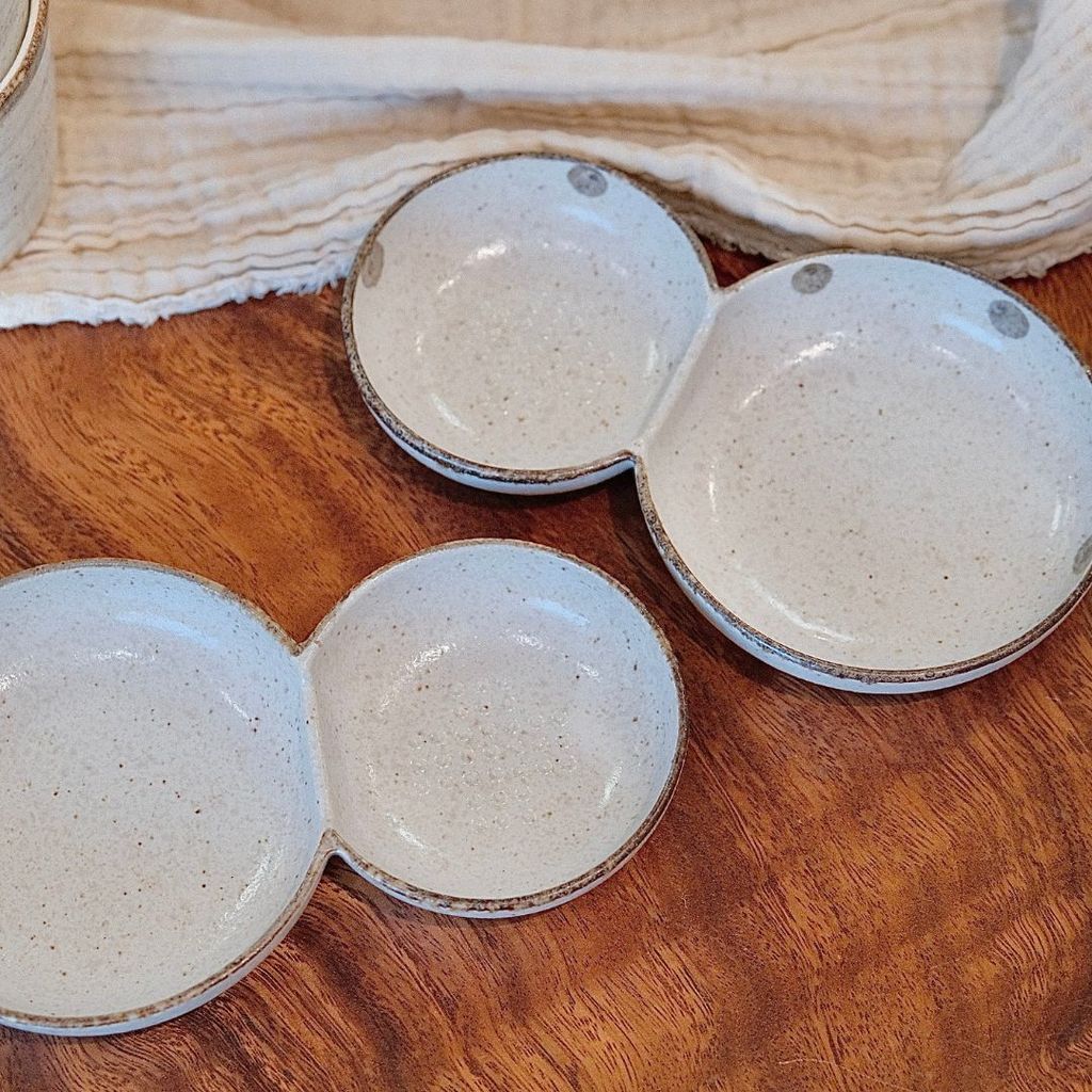 日本製 美濃燒 雪人白唐津分隔盤 | 陶瓷盤 小菜盤 日式小碟子 葫蘆 醬油碟 醬料器皿 拍照道具 沾醬