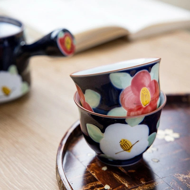 日本製 有田燒 手繪釉彩紅色椿花茶具3入組 側把茶壺 茶杯｜泡茶壺 陶瓷茶杯 入厝禮盒