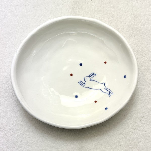 日本製 rokuro 六魯 兔子圖樣橢圓造型陶瓷碗 200ml｜沙拉碗 甜點碗 水果碗 陶瓷餐具 盤子