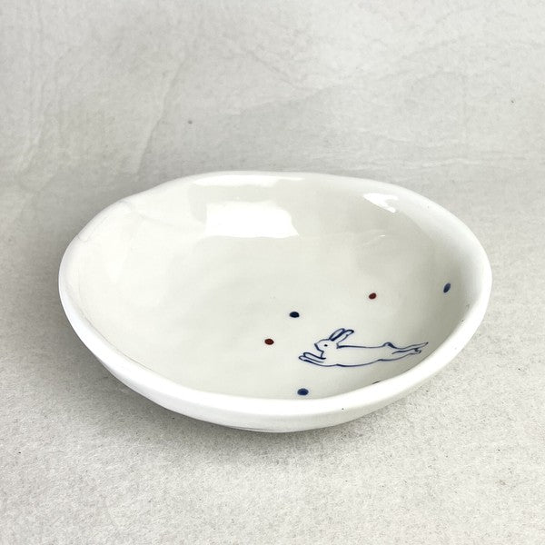 日本製 rokuro 六魯 兔子圖樣橢圓造型陶瓷碗 200ml｜沙拉碗 甜點碗 水果碗 陶瓷餐具 盤子