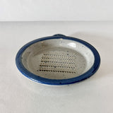 日本製 六魯rokuro 陶瓷12.5公分磨泥圓盤｜日常實用磨泥器 薑泥盤 蒜泥盤 蘿蔔泥盤 廚房餐具