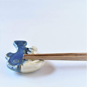 日本製 美濃燒 河豚筷架-綠/藍｜餐桌河豚筷子架 - 富士通販