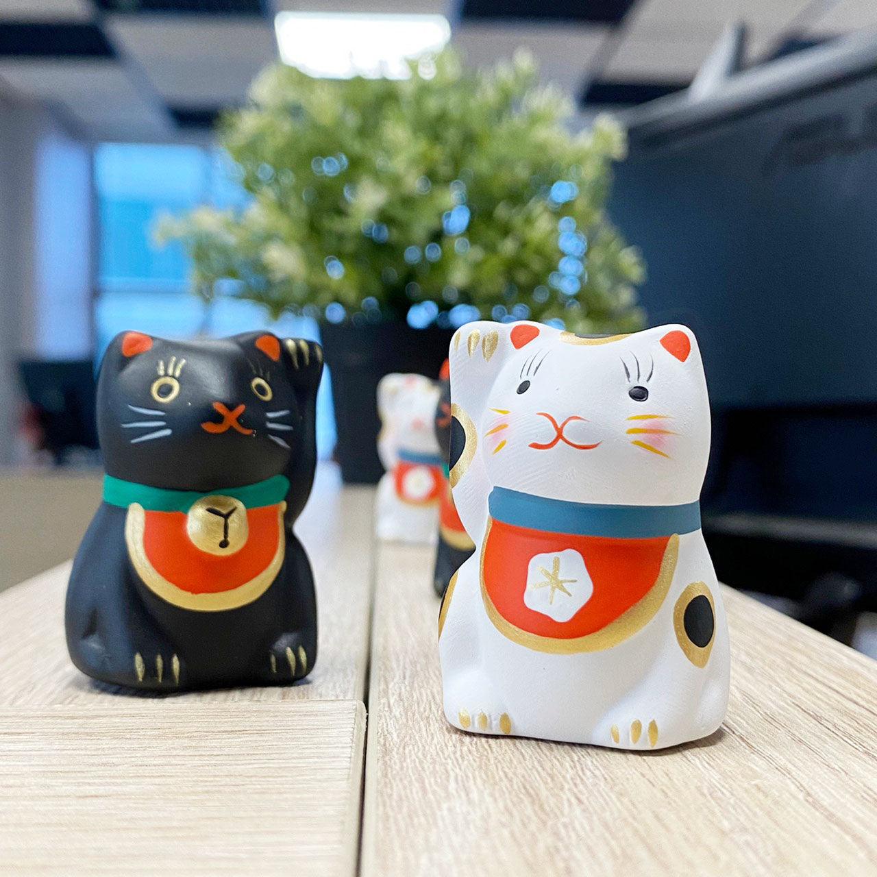 日本 中川政七商店 招財貓公仔 黑色 白色｜擺飾品 陶瓷公仔 陶籤 - 富士通販