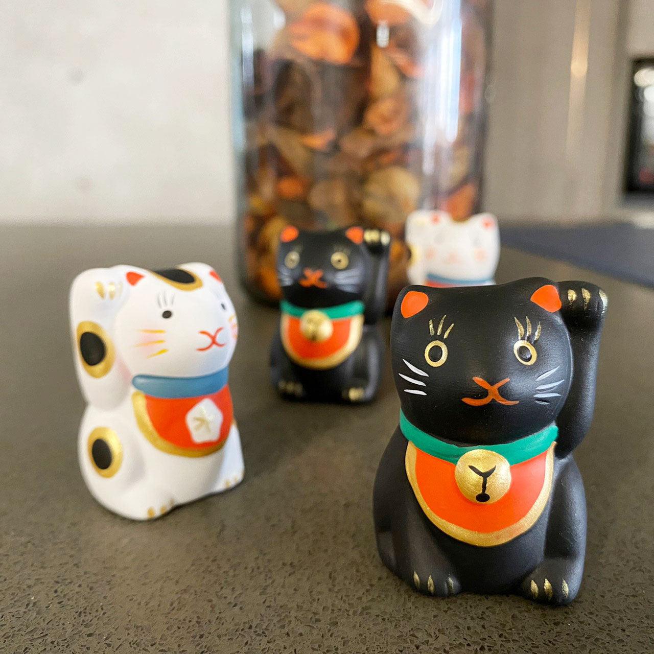 日本 中川政七商店 招財貓公仔 黑色 白色｜擺飾品 陶瓷公仔 陶籤 - 富士通販