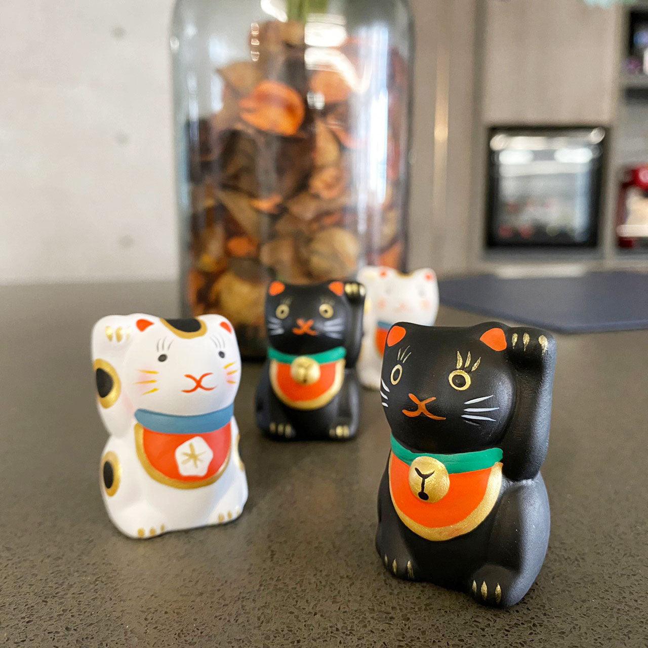 日本 中川政七商店 招財貓公仔 黑色 白色｜擺飾品 陶瓷公仔 陶籤 - 富士通販