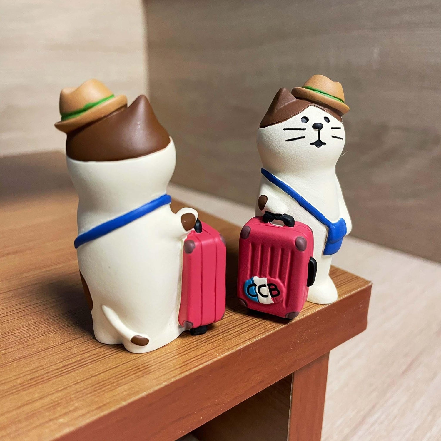 日本 旅行貓公仔系列 手提箱貓咪 吃飯糰貓咪｜辦公桌擺飾 公仔 居家擺件 - 富士通販