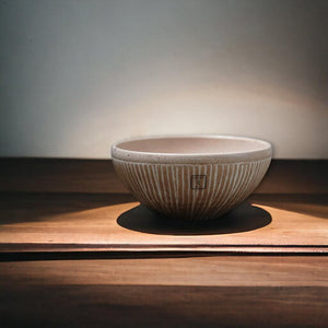 日本製 Blut’s rokuro 六魯 線條雕花 栗色 陶瓷碗 - 富士通販
